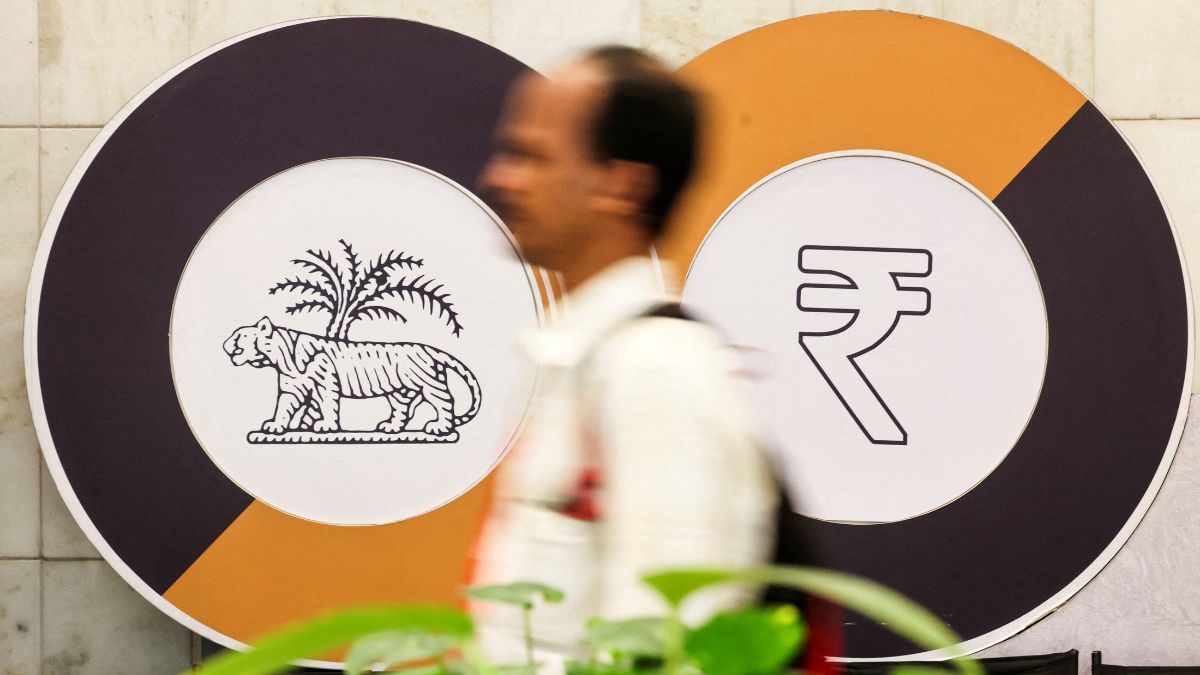"Rupee Hits New Low as US Federal Reserve Holds Interest Rates Steady"