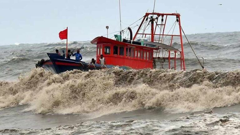 34 Indian fishermen are arrested by the Sri Lankan Navy for illegal fishing.
